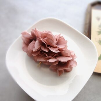 花びらのポニーフック ■ 八重咲き紫陽花 ■ グレイッシュピンクの画像
