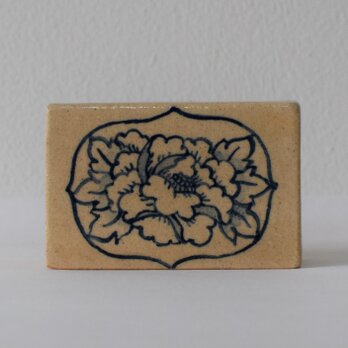 陶器のマッチ入れ　芍薬の画像
