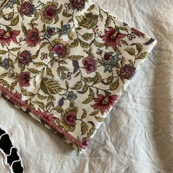 フラワープリントのハギレ28×27(fabric-004)の画像