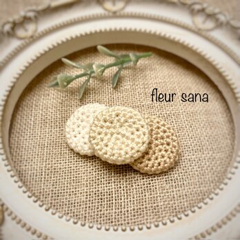 circle crochetのストレートブローチ  milk teaの画像