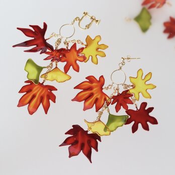 【紅葉】秋色ゆらり耳飾り色づく葉っぱたち４【ディップアート】ピアス／イヤリングの画像