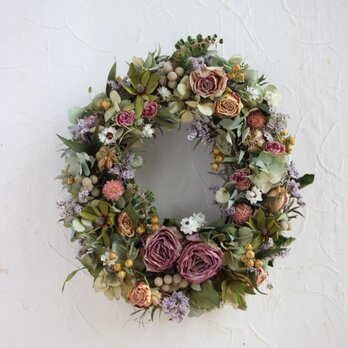 ｗreath full of autumn rosesの画像