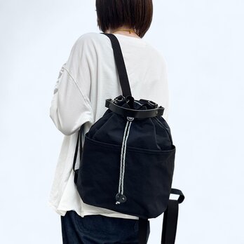 ちょこっとリュック：ブラック（KONBU　撥水加工ナイロン素材　巾着リュック）受注製作の画像