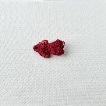 秋冬レッド　"小さな赤いお魚さん" 秋冬刺繍ブローチ