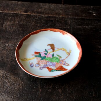 籠に果実◆金の鷹。伊万里　果実鳥文赤絵金彩五寸中皿　骨董・antiques　暮らしに。明治〜大正時代の画像