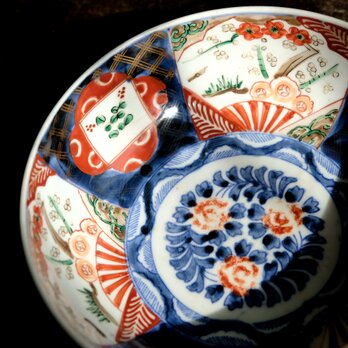 草花と蝶々◆鮮やかな色合い。伊万里　花文染錦金彩七寸鉢　碗　骨董・antiques 器　暮らしに　幕末〜明治期の画像