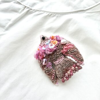 秋色カラフルバード " autumn enjoy color bird"　鳥さん　秋冬刺繍ふっくらブローチの画像