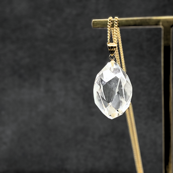 23mm 立体的 クォーツ/白水晶  K18 K18GP 天然石ネックレス - ナッツ Mの画像