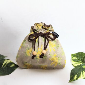 ミモザの花 巾着袋（濃ベージュ）の画像