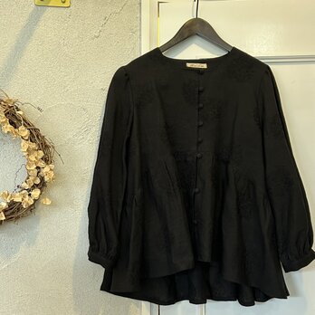 刺繍リネンのペプラムブラウス　お花玉　黒