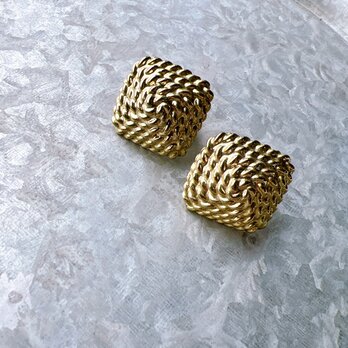 Y899-ヴィンテージイヤリング U.S.A. 1970〜80s Gold Tone Rope Pyramidの画像