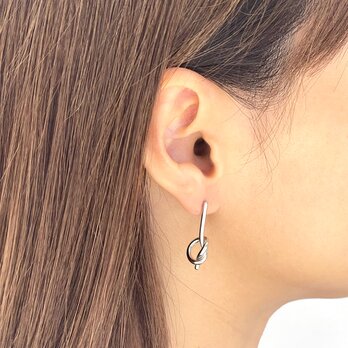 付けっぱなしOK！ノットデザイン ステンレスピアス【ste44】の画像
