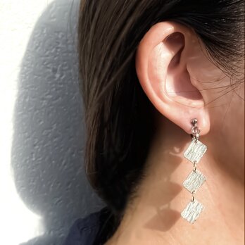 手打ち錫ピアス　さざ波模様の画像