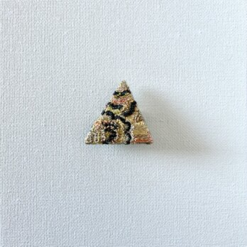 秋冬　オレンジとゴールドカラー　和のデザイン三角刺繍ブローチ