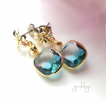 フレームガラス✽Clear&Emeraldフラワーチタンポストピアス★の画像