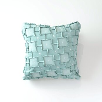 ＋cushion / white crossの画像