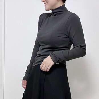 【新作】2色展開♪着心地にこだわった綿混タートルネックカットソーT（ダークグレー）24059GLFの画像