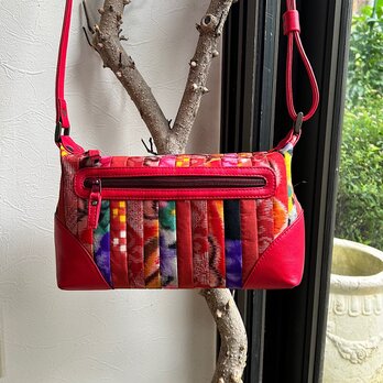 革と古布のパッチワークミニショルダー（赤の革＋着物生地））01018-11