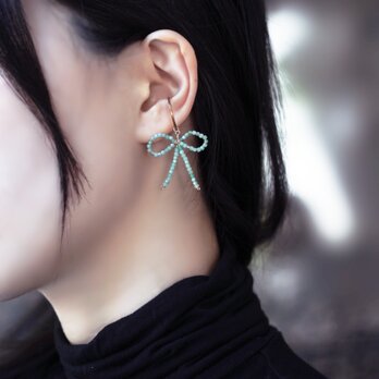 14KGFエメラルドのリボンイヤーカフ　～Emerald ribbonの画像