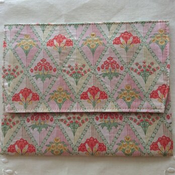 通帳・お薬手帳入れ入れ リバティプリント(Floral Harlequen)　の画像