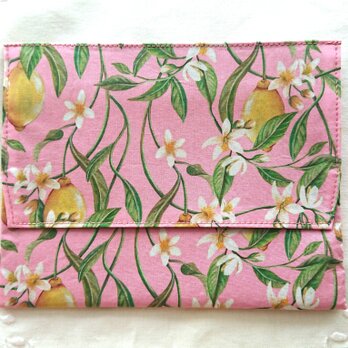 通帳・お薬手帳入れ入れ リバティプリント(Lemon Blossom)　の画像