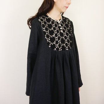 [予約販売] ヨーロッパブラックリネンケミカルレース丸ヨークマキシワンピース*卒園　卒業　入学式　冠婚葬祭　結婚式　フォーマルの画像