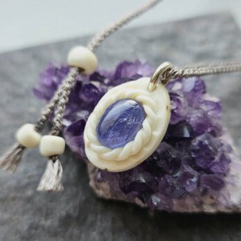 鹿の角 タンザナイトのペンダント