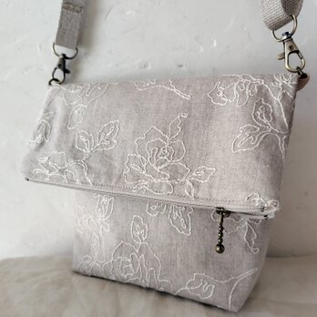 リネン*刺繍生地*薔薇*ショルダーバッグ*サコッシュの画像