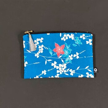 キモノポーチ≪小≫　SKYBLUE×白花　着物リメイク　フラットファスナーポーチ　一点ものの画像