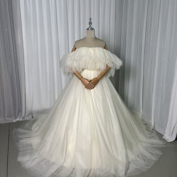 ウエディングドレス チュールドレス 薄シャンパンの色 オフショルダー ファスナー お色直し 結婚式の画像