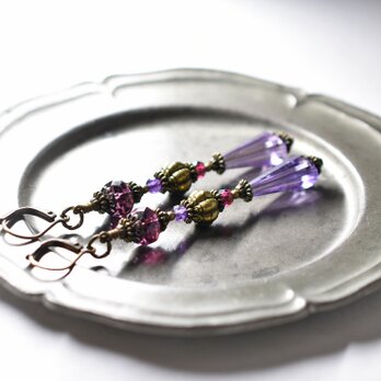 パープル＆ワインレッドヴィンテージボヘミアビーズと手毬ブラス、ガーネット＆アメジストのピアス