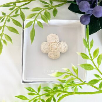 北欧風小さなお花のミニ刺繍ブローチ【botanical】#303の画像