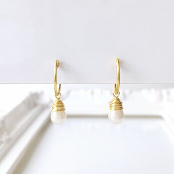 〈痛くない〉～フェイクピアス～ゴールドフープ×しずくパールイヤリング・ノンホールピアス(両耳用)(調節可能)の画像