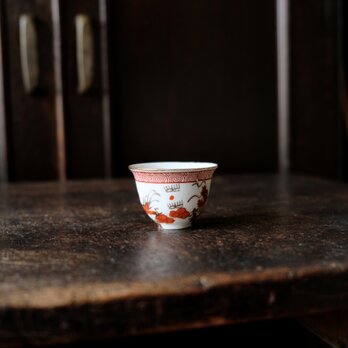 チャイナレトロな雰囲◆龍と雲が可愛い。中国産　色絵金彩小ぶり猪口　茶杯　手描き・転写　インテリアの画像