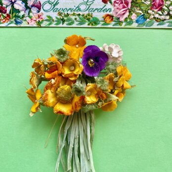 布花 可愛いイエローの花束コサージュの画像