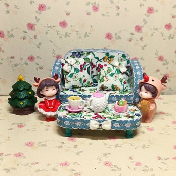 クリスマスの花柄の大き目ソファーセットの画像