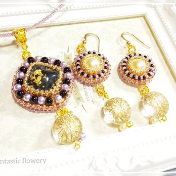 ノスタルジックなネックレスとピアスセット　ブラック　パール　ビーズ刺繍【fa2-0363】fantastic floweryの画像