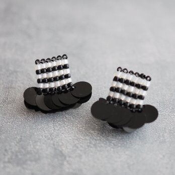 Beadspan『square + frill』（黒白ボーダー）ピアスの画像