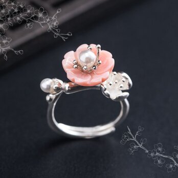 桜のリング - 緻密な彫刻で枝と花びらの形を表現　R361の画像