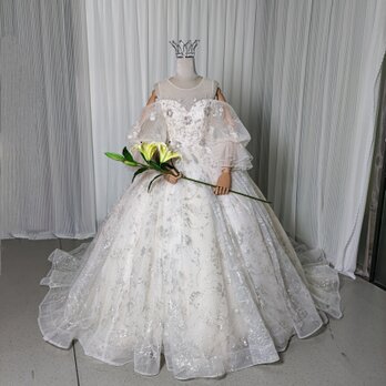 豪華！ウエディングドレス シースルー袖 キラキラスパンコール キラキラ光るレース 抜群のおしゃれ見え 結婚式の画像
