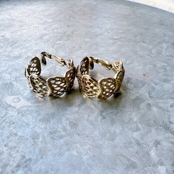 Y1019-ヴィンテージイヤリング U.S.A. Gold-tone openwork hoop earringsの画像