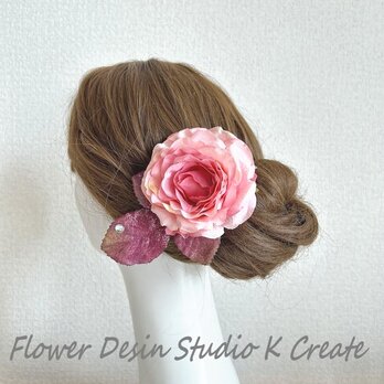 ピンクの薔薇とボルドーのシャイニーリーフのヘッドピース　ピンク　薔薇　髪飾り　フローレス　フラメンコ　花飾り　頭飾りの画像