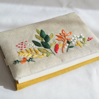 「紅葉」手刺繍ブックカバー・文庫本サイズの画像