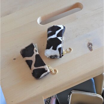 ちびちびジップケース　キリン柄ホワイトベース