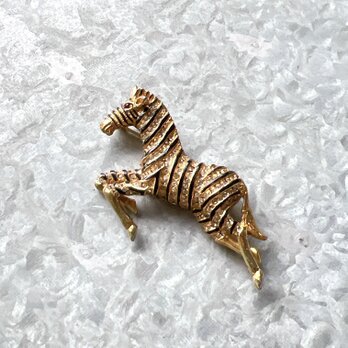 SC106-ヴィンテージブローチ・U.S.A.  Zebra motif gold-tone rhinestoneの画像