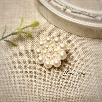 circle motif  シルキーパールのミニサークルブローチ  whiteの画像