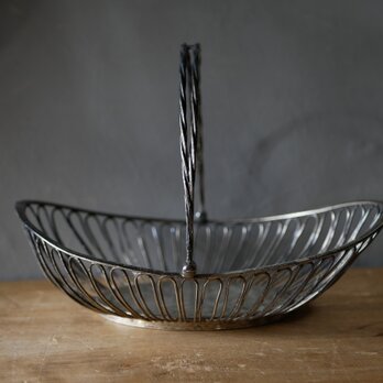 メタルのバスケット　フルーツバスケット　フランスヴィンテージ　ブロカントのある暮らし　ブロカント