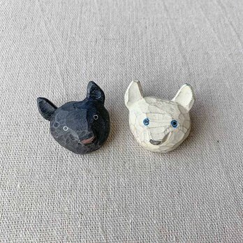 かつらの木のブローチ ＊しろいぬ と くろいぬ＊の画像