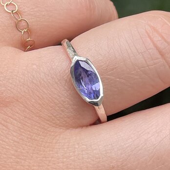 タンザナイト　マーキスカット0.74ct　伏せ込み留め　シルバーSV925リング