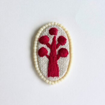 ビーズで飾った北欧風ツリーの刺繍ブローチ(hokuo）#311の画像